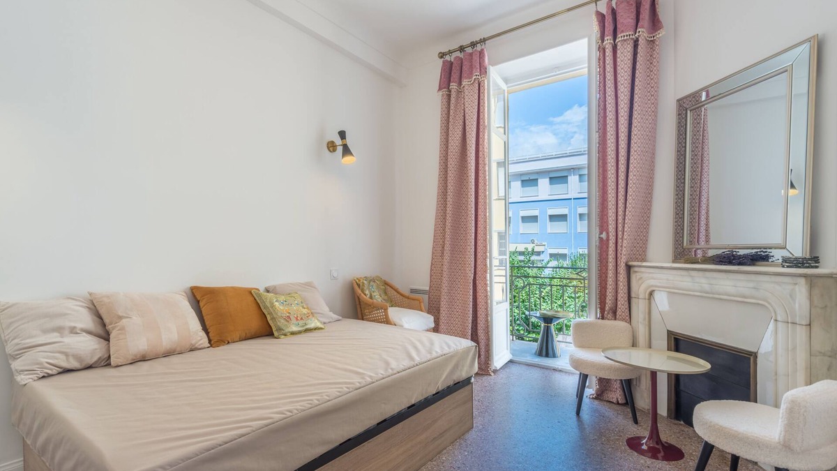 Riquier Apartment | Elegant renovated 2 bdr Nice Center Riquier 51sq m.