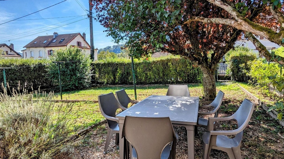 Hericourt Cottage | Elegant renovated apt, private garden, pets allowed