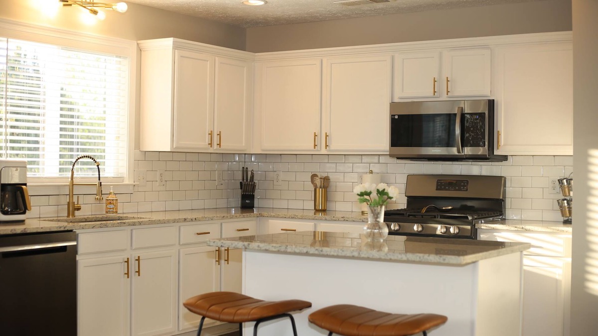 Dallas House | Elegant & Renovated Family Space-King Size Bed