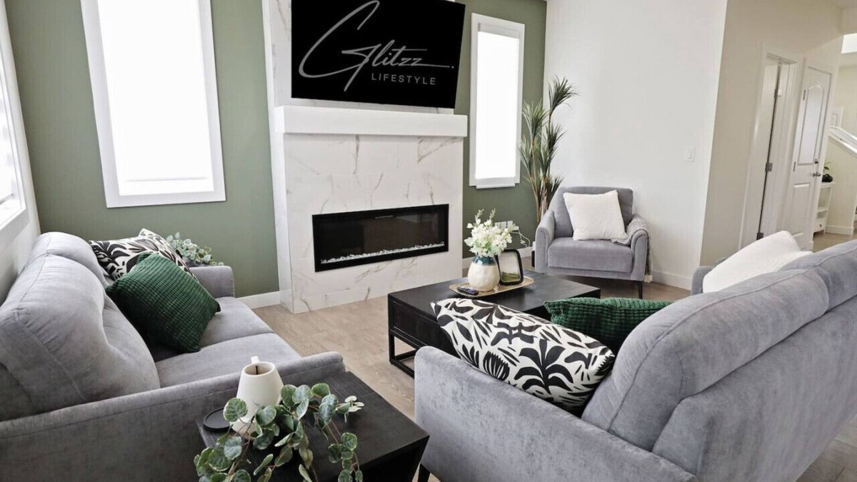 Northwest Edmonton House | Elegant Retreat w/King Beds|Golf|Disney+|Near WEM