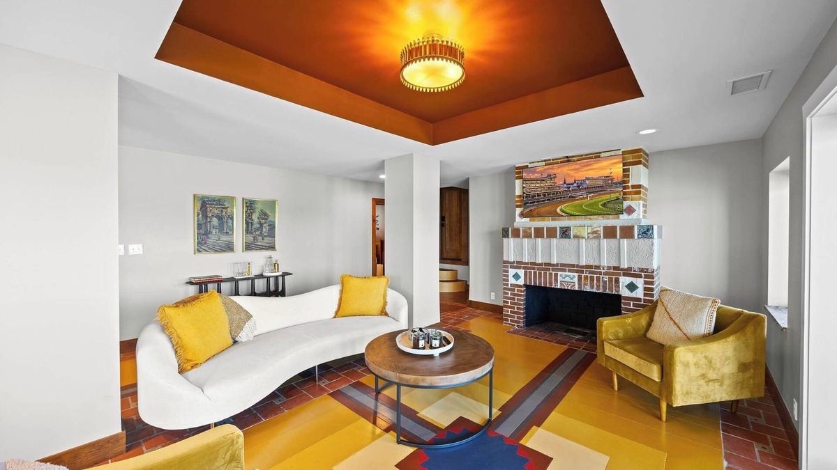 Louisville House | Elegant Riverside Escape | Bottom-Floor Haven