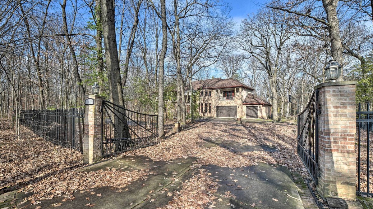 Riverwoods Villa | Elegant Riverwoods Escape w/ Private Sauna!