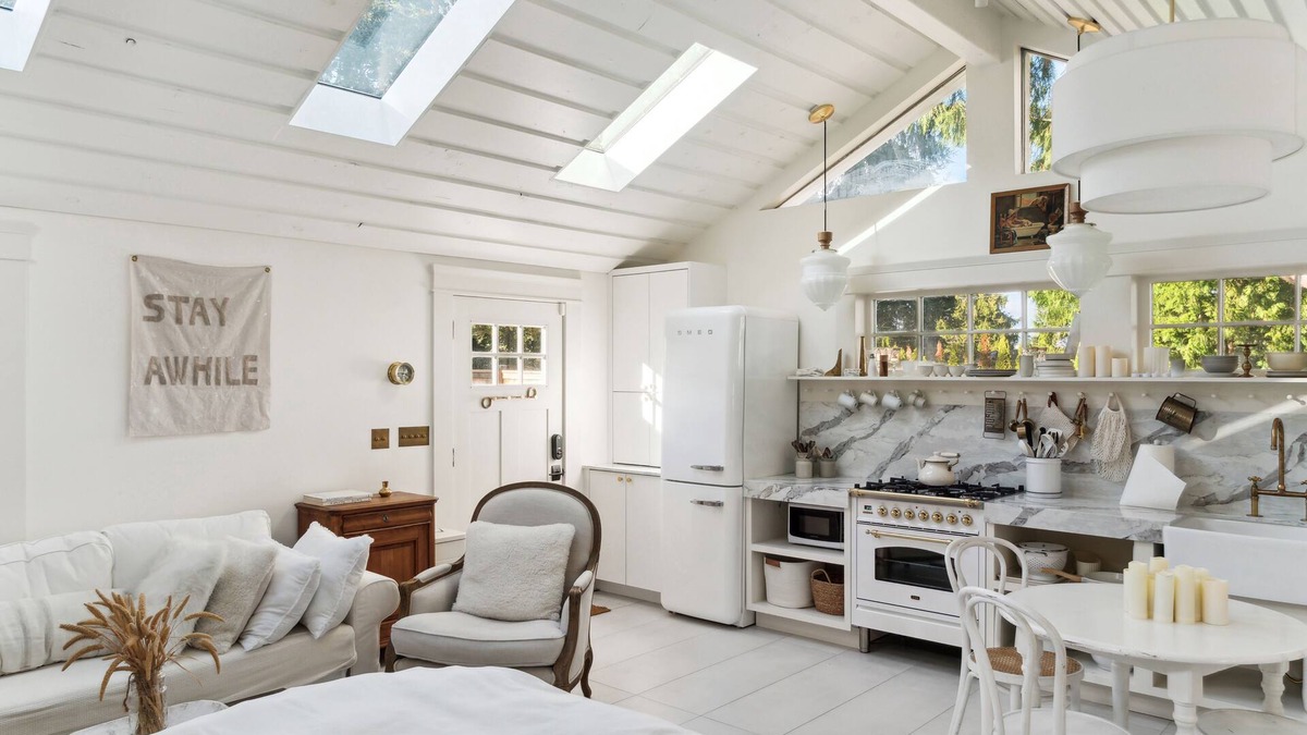 Highline Cottage | Elegant & Romantic Farmhouse - Sunlight!