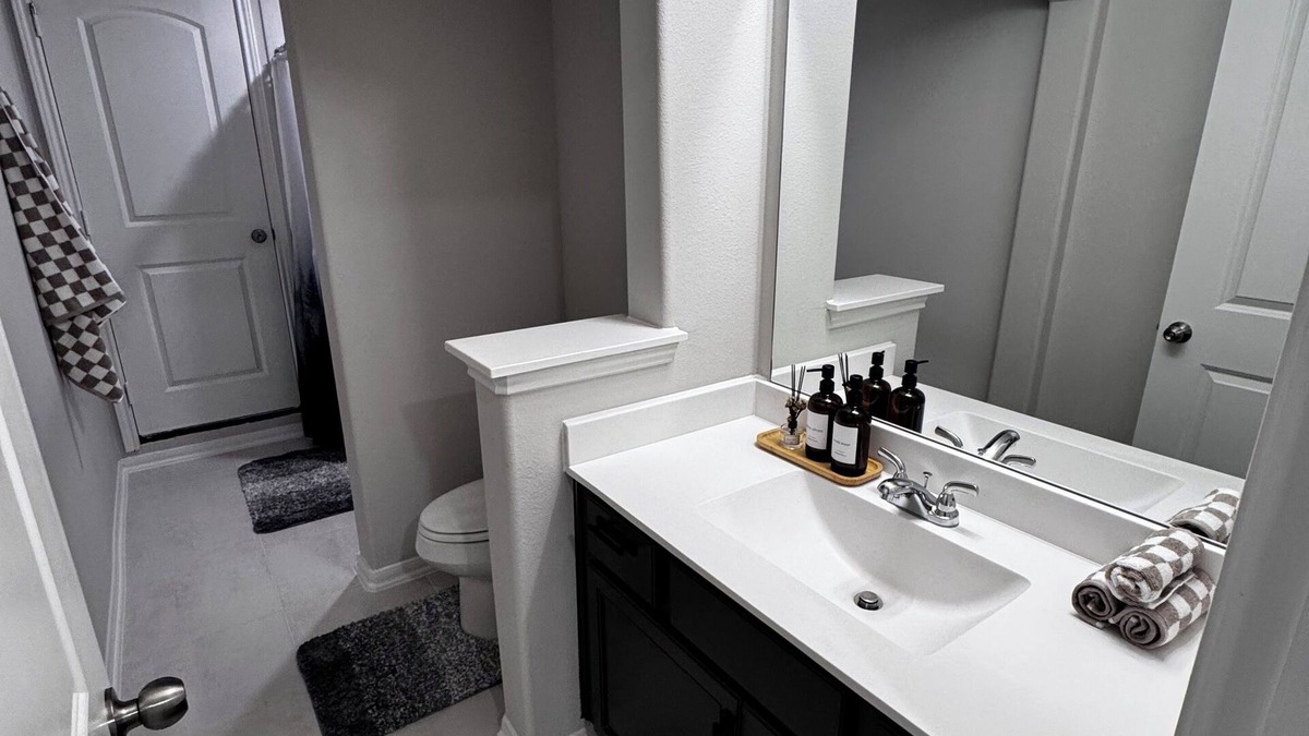 Cypress House | Elegant Room in welcoming Cypress with Wi-Fi, AC