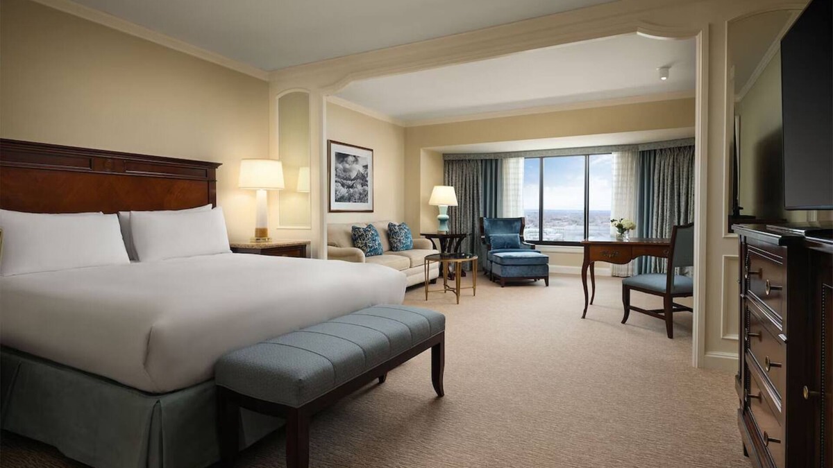 Rio Grande Hotel | Elegant Room w/Heated Pool & Luxurious Décor for Ultimate Relaxation