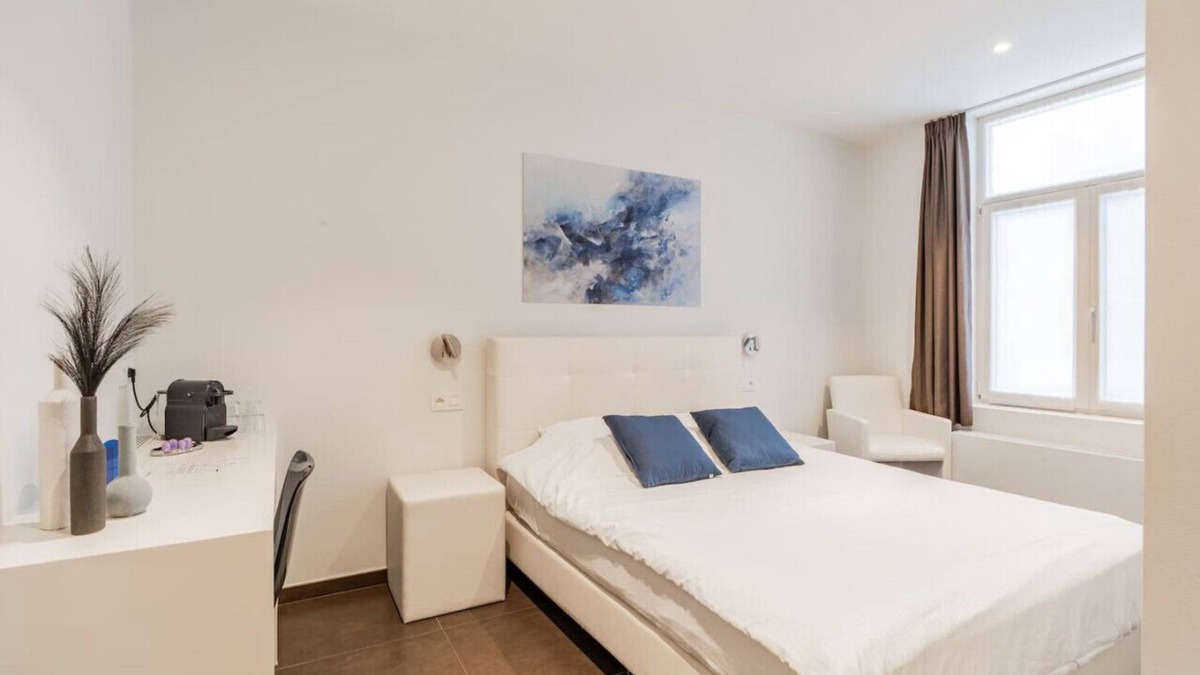 Kristus-Koning Apartment | Elegant room with private bathroom near city center