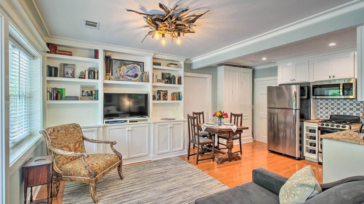 Montgomery Apartment | Elegant Savannah Hideaway w/Private Garden