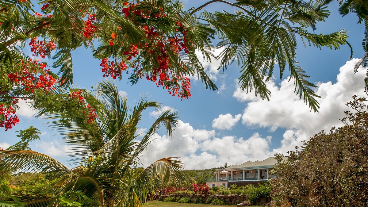 Barnes Ghaut Villa | Elegant & Spacious Modern Villa with Infinity Pool & Stunning Views. Sleeps 8-10