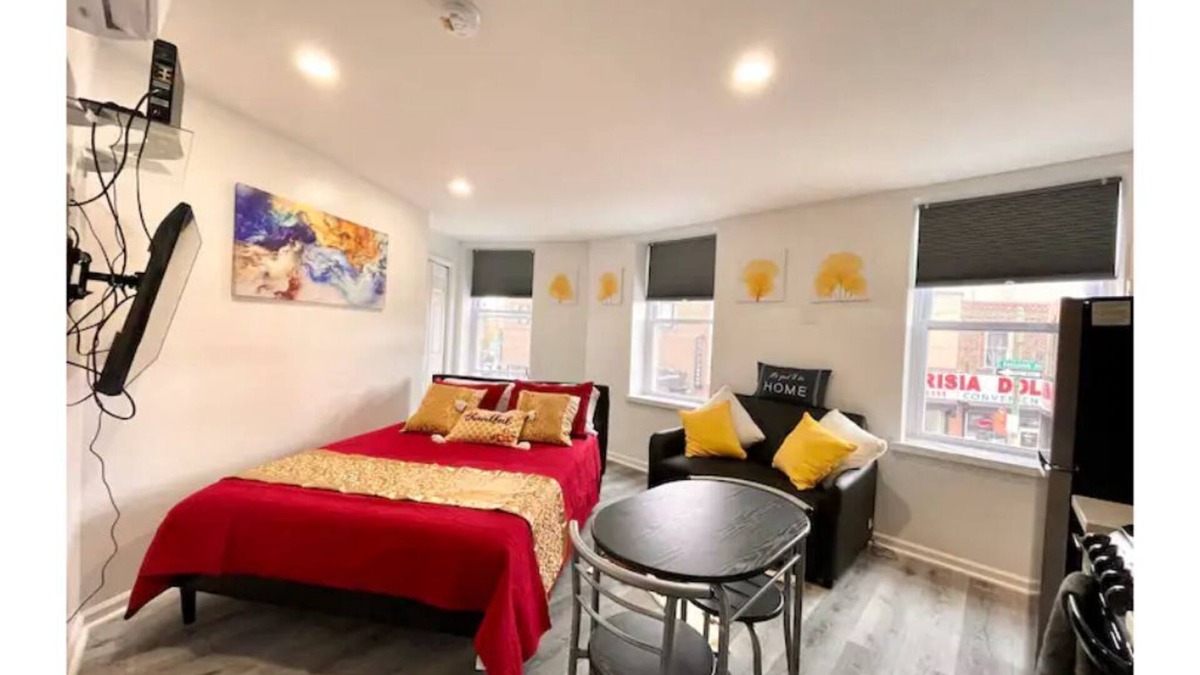 Passyunk Square Apartment | Elegant Square