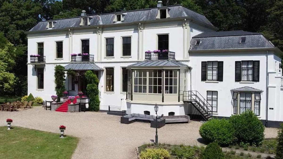 Eerbeek Hotel | Elegant Stay with Hiking Trails Ideal for Exploring Locals Attractions