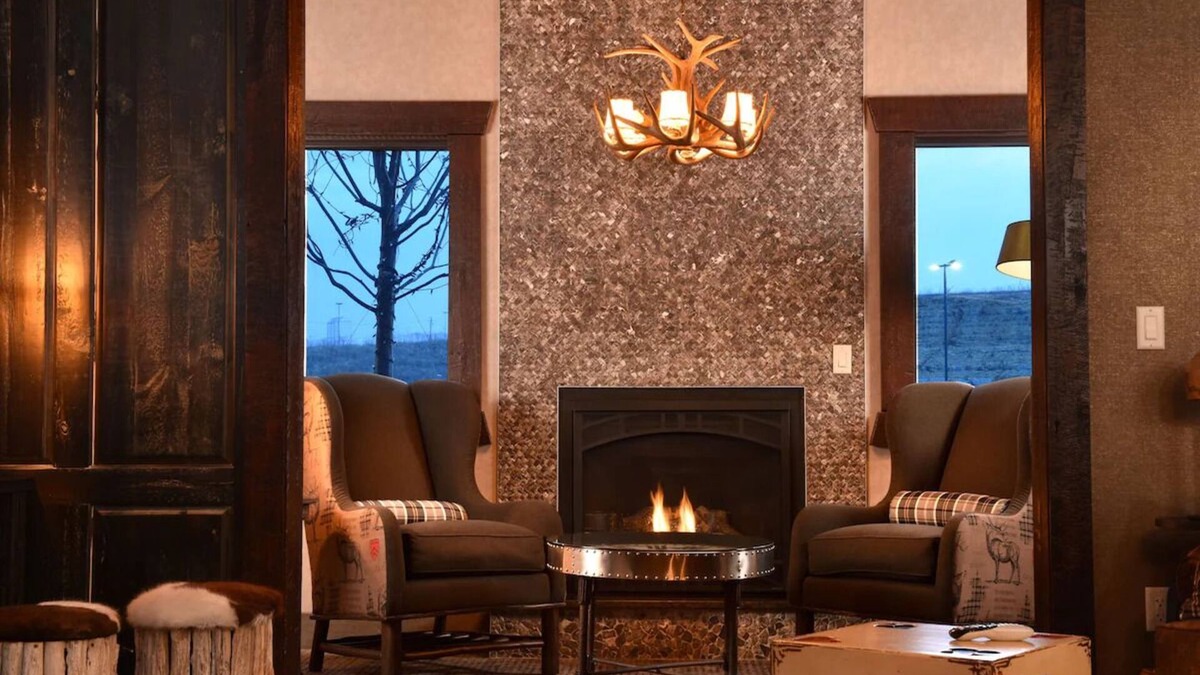 Broken Arrow Hotel | Elegant Stay with On-Site Bar & Patio Sunset Views! | 2 Units