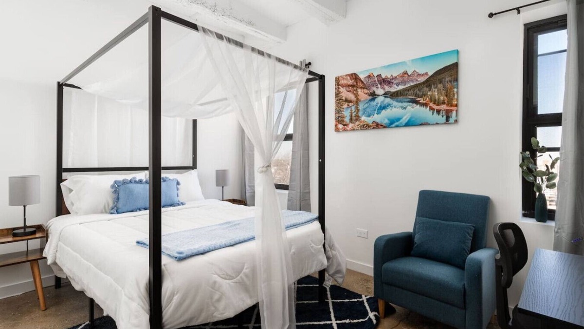 Uptown Apartment | Elegant Style Loft Montrose|13 mins DT|4 mins Lake