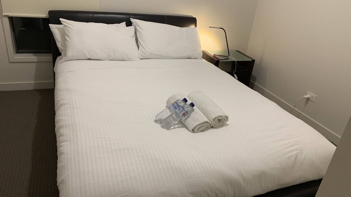 Truganina House | Elegant & Stylish 5BR W/Free Parking and WIFI