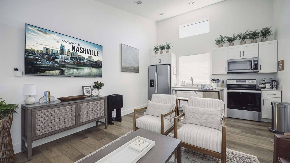 Katie Hill Neighborhood House | Elegant & Stylish Home near Downtown Nashville!