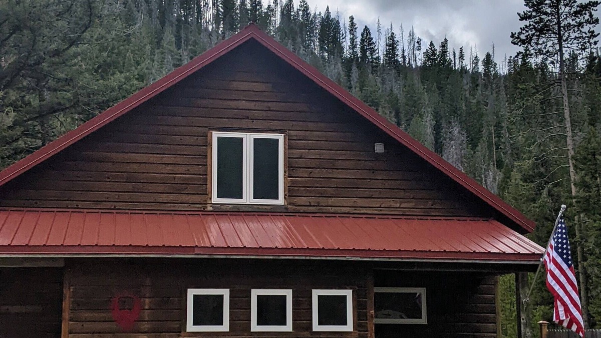 Helena Cabin | Elegant Ten Mile Creek Cabin- Near Helena