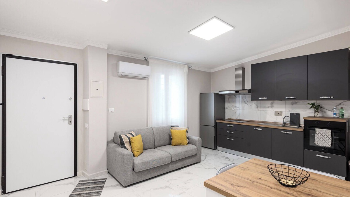 Borghesiana Apartment | Elegant tourist accommodation facing metro C