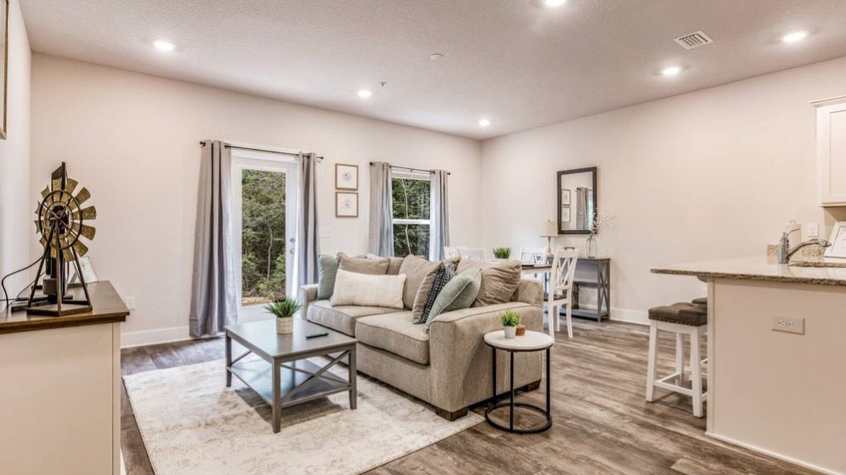Pine Forest House | Elegant townhome + oversized luxury pool