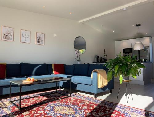 Alesund Apartment | Elegant Townhouse, Breathtaking Views and Free Parking