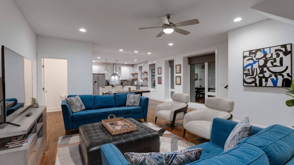 Berry Hill House | Elegant Townhouse Near Broadway