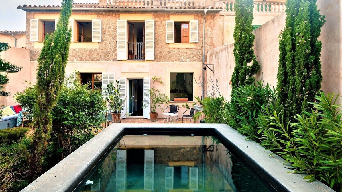 S'Arxiduc House | Elegant townhouse with private pool