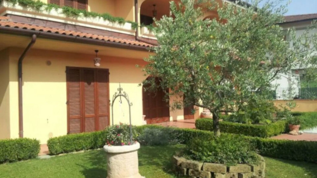 Cantagrillo Villa | Elegant Tuscan Villa A/C near Florence, Pisa, Lucca