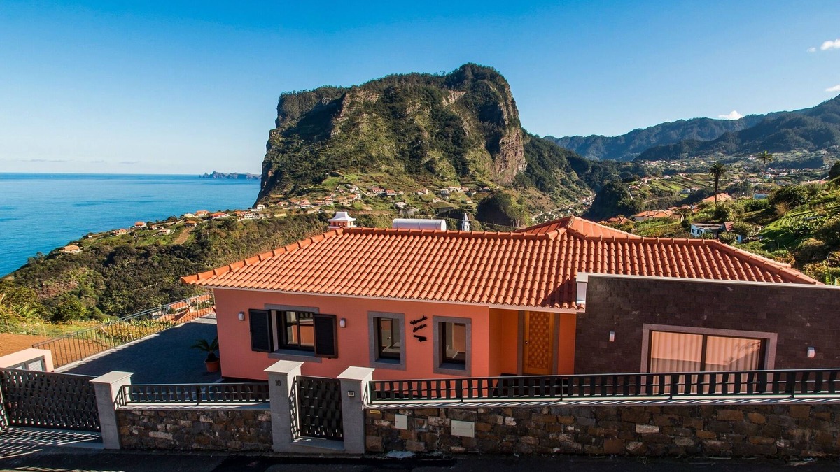 Faial House | Elegant vacation home in a hiking area with postcard views