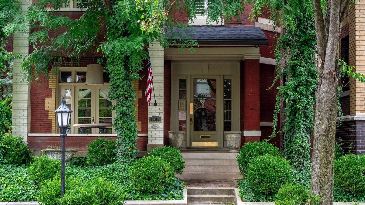 Old Louisville Condo | Elegant Victorian: Heart of Old Louisville
