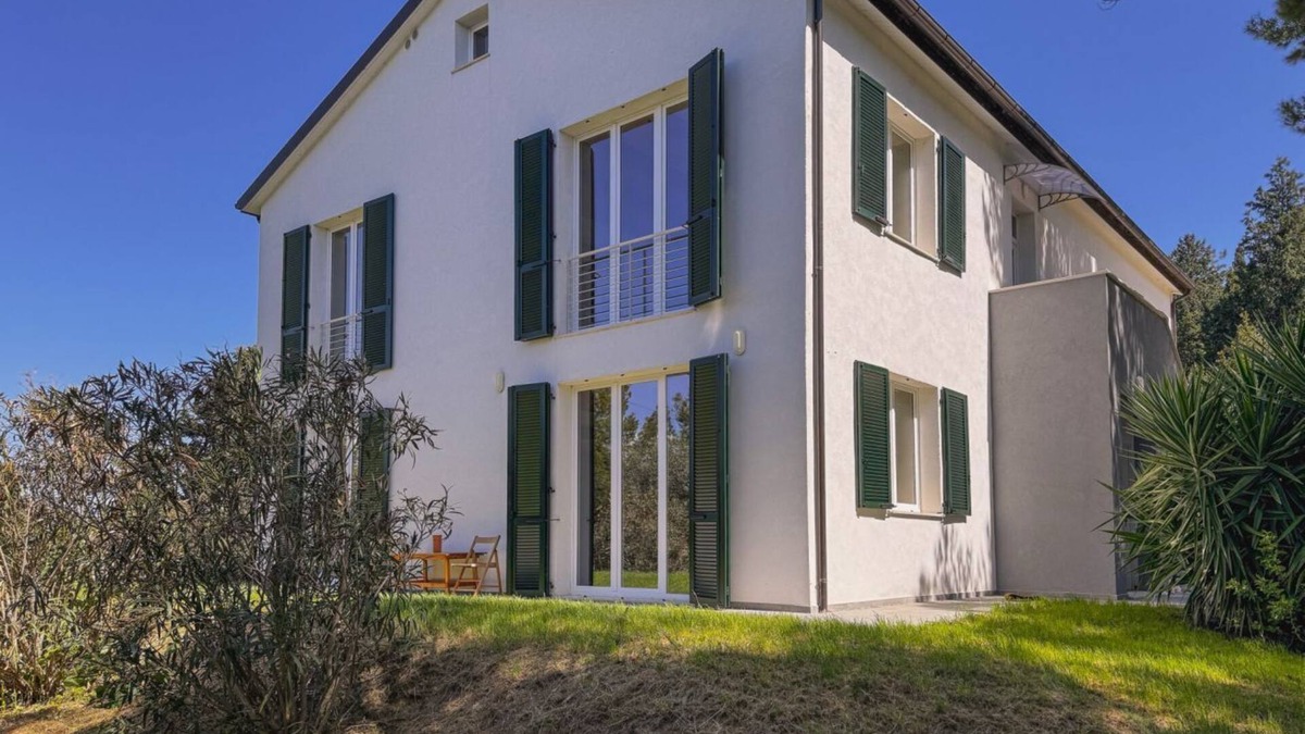 Potenza Picena Villa | Elegant Villa with Garden - Perfect for Groups