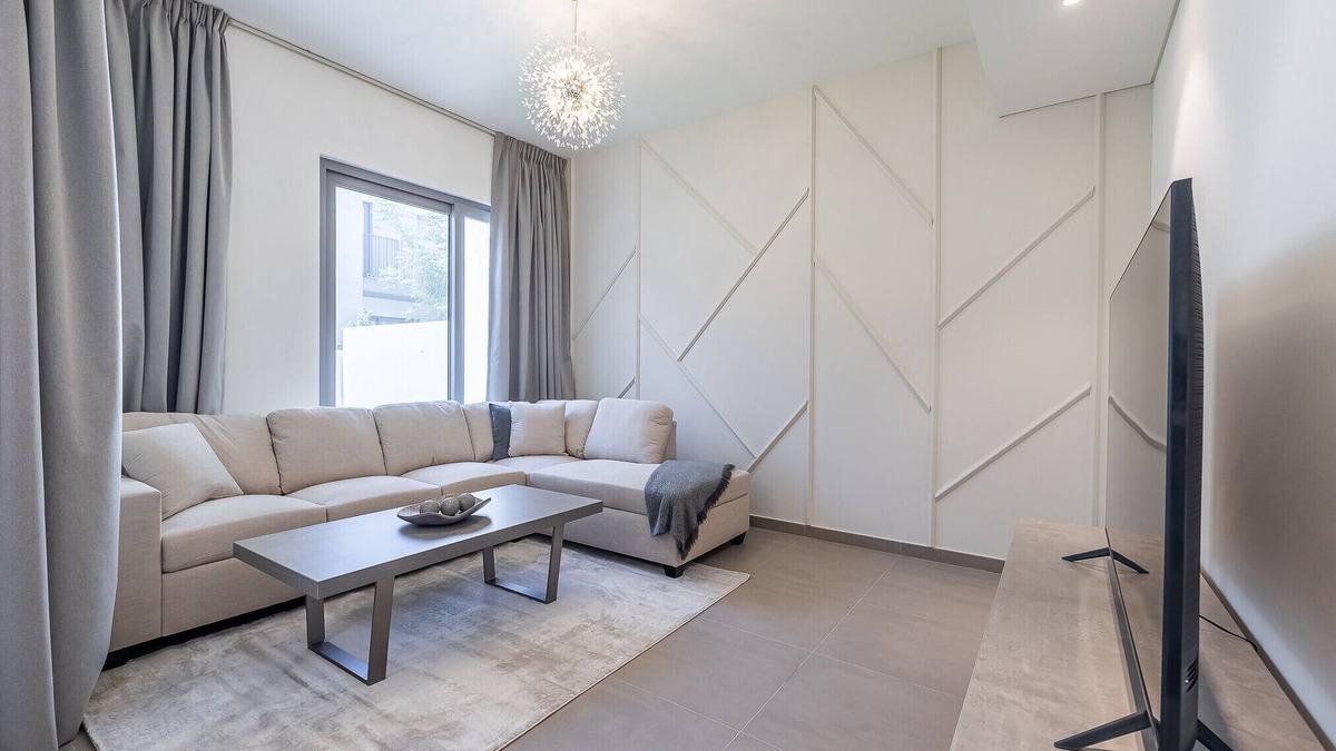 Dubai Ski Chalet | Elegant villa with 3 BDR I Maid Room I Garden/B67