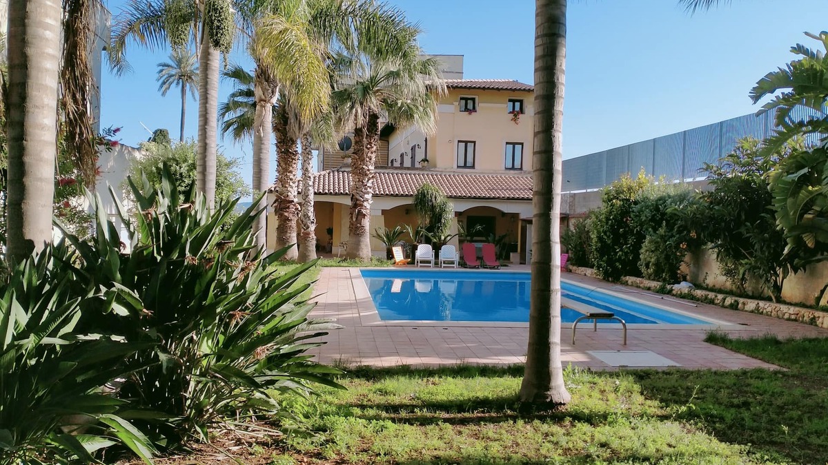 Floridia Villa | Elegant villa with garden and private pool.