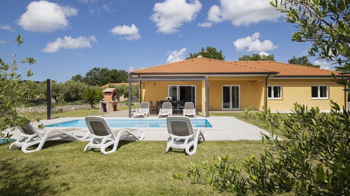 Sorici Villa | Elegant Villa with Private Pool