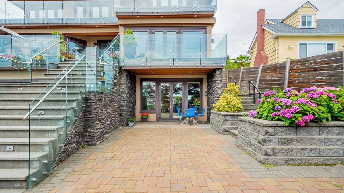Dundarave Condo | Elegant West Vancouver Suite