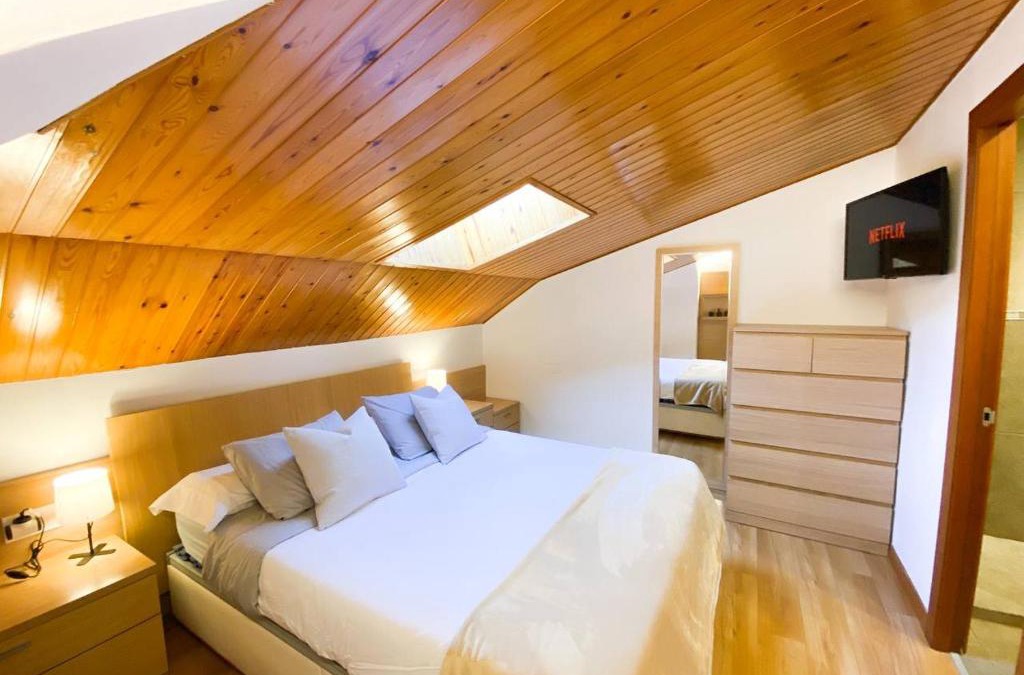 Encamp Apartment | Elegante Ático Encamp - FREE Parking Wifi SmartTv - Con altillo y 2 baños completos! l by BonesVacances