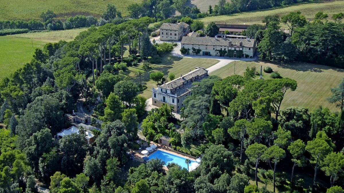 Treia Villa | Elegante Appartamento in Villa con piscina