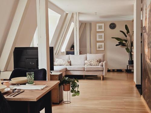 Innere Neustadt Apartment | Elegantes Loft mit 2 Etagen im Königsviertel
