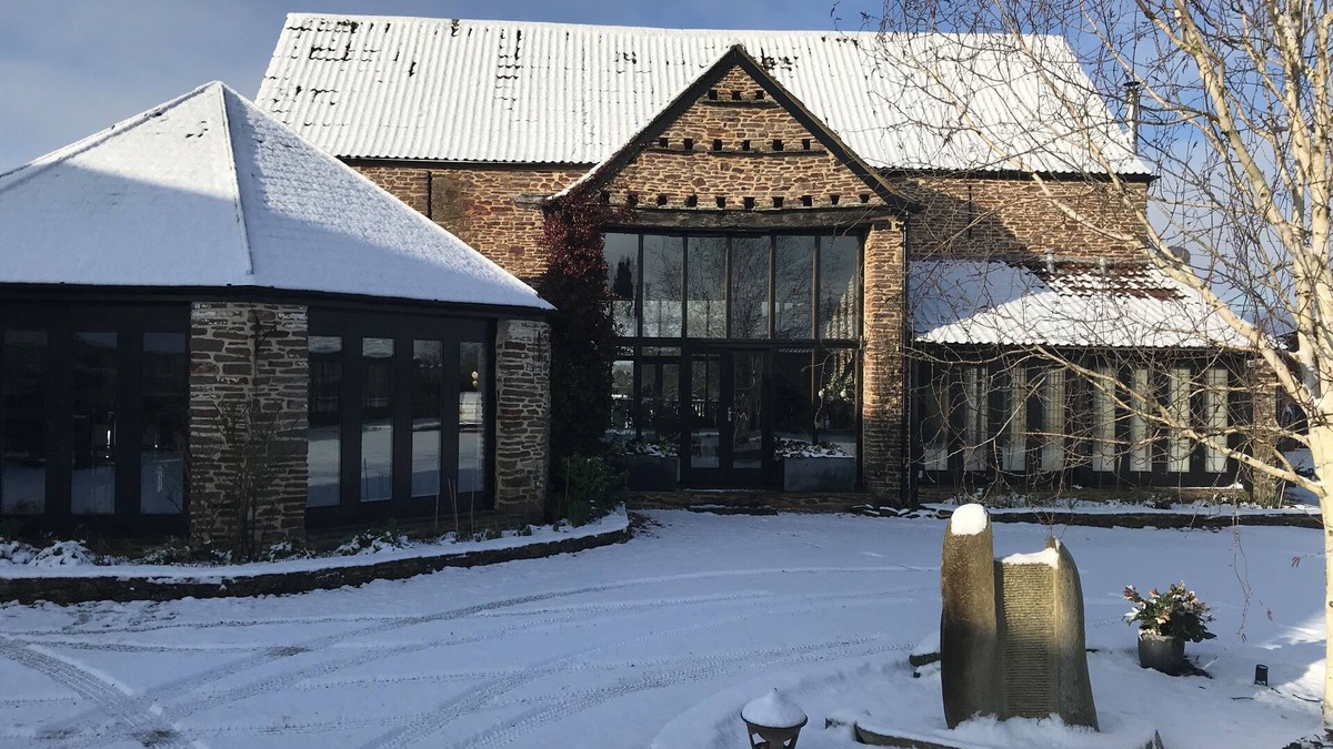 Wotton-under-Edge House | Elegantly furnished former barn in quiet rural spot, South Cotswolds.