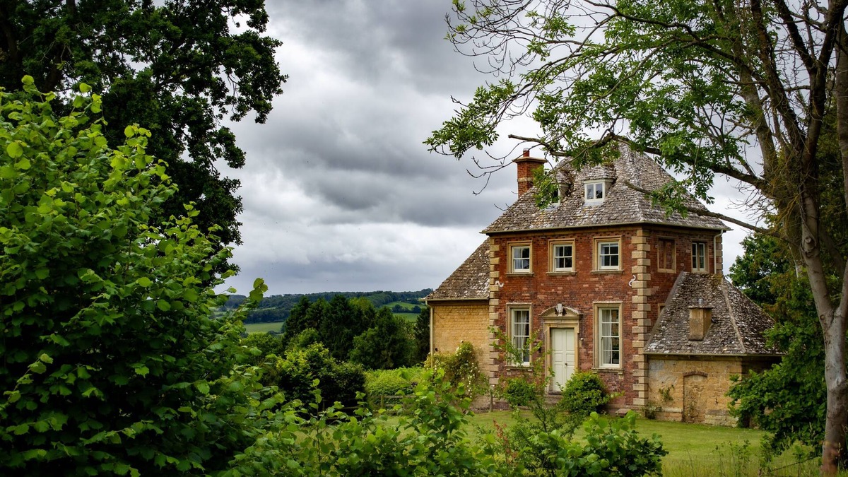 Ebrington Cottage | Elegantly presented Queen Anne period holiday home - The Garden House