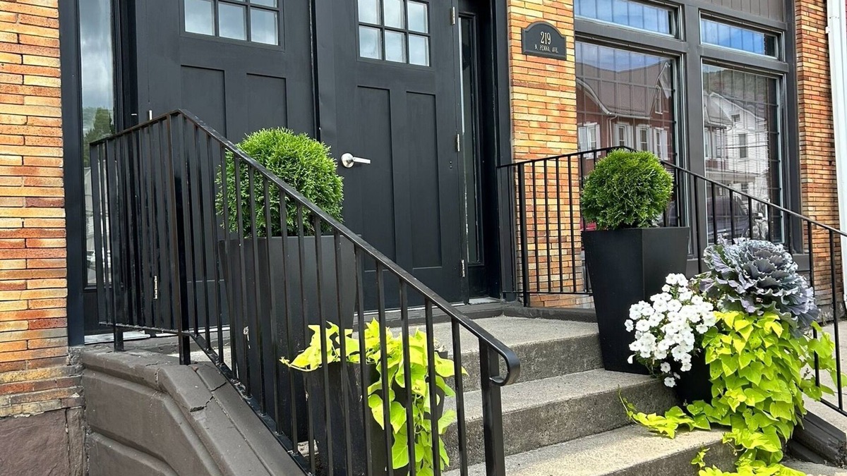 Centre Hall House | Elegantly Restored Historical Residence