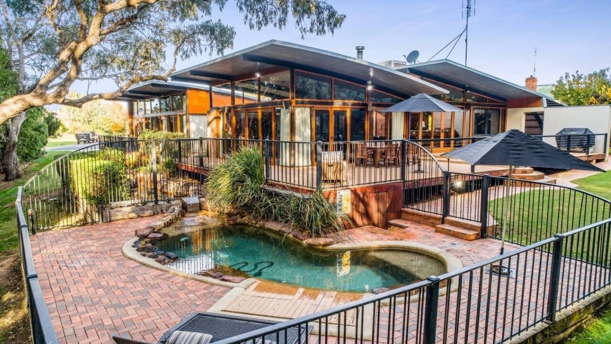 Moama House | Elements Summary: Wel