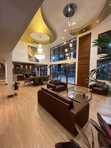 Laredo House | Elena House