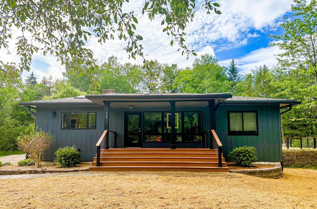 East Meredith House | Elenas by the Mill