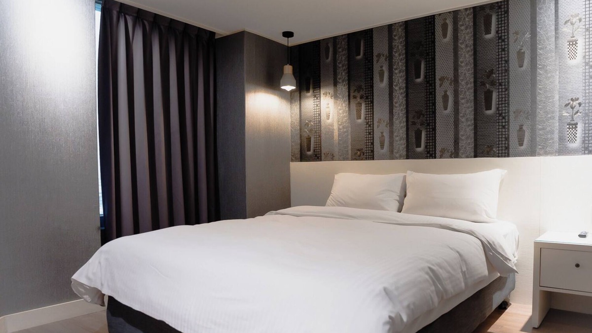 East District House | ElEnce Hotel