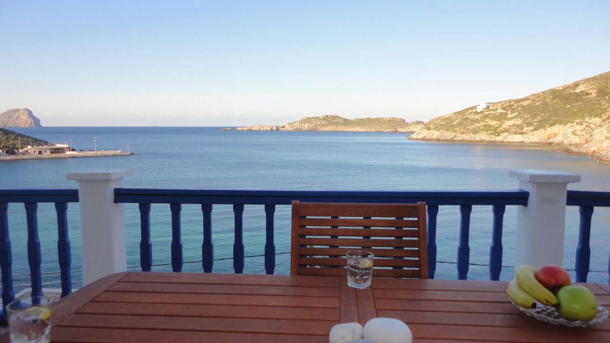 Kithira Apartment | Eleni's waterview studio
