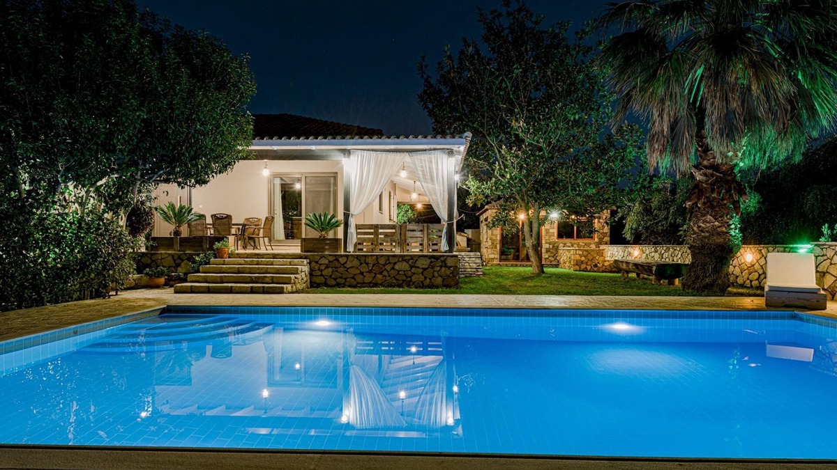 Fiolitis Villa | Eleonas Private pool villa