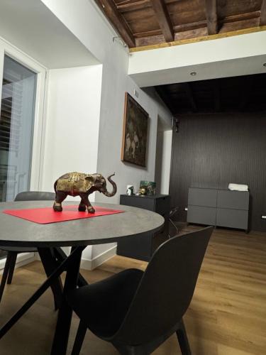 Rome City Centre House | Elephant Parliament Apt