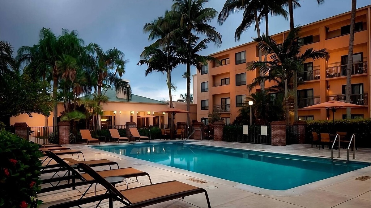 Miami Lakes Resort | Elevate Your Miami Adventure! Pet-Friendly Stay Near Country Lake Park!