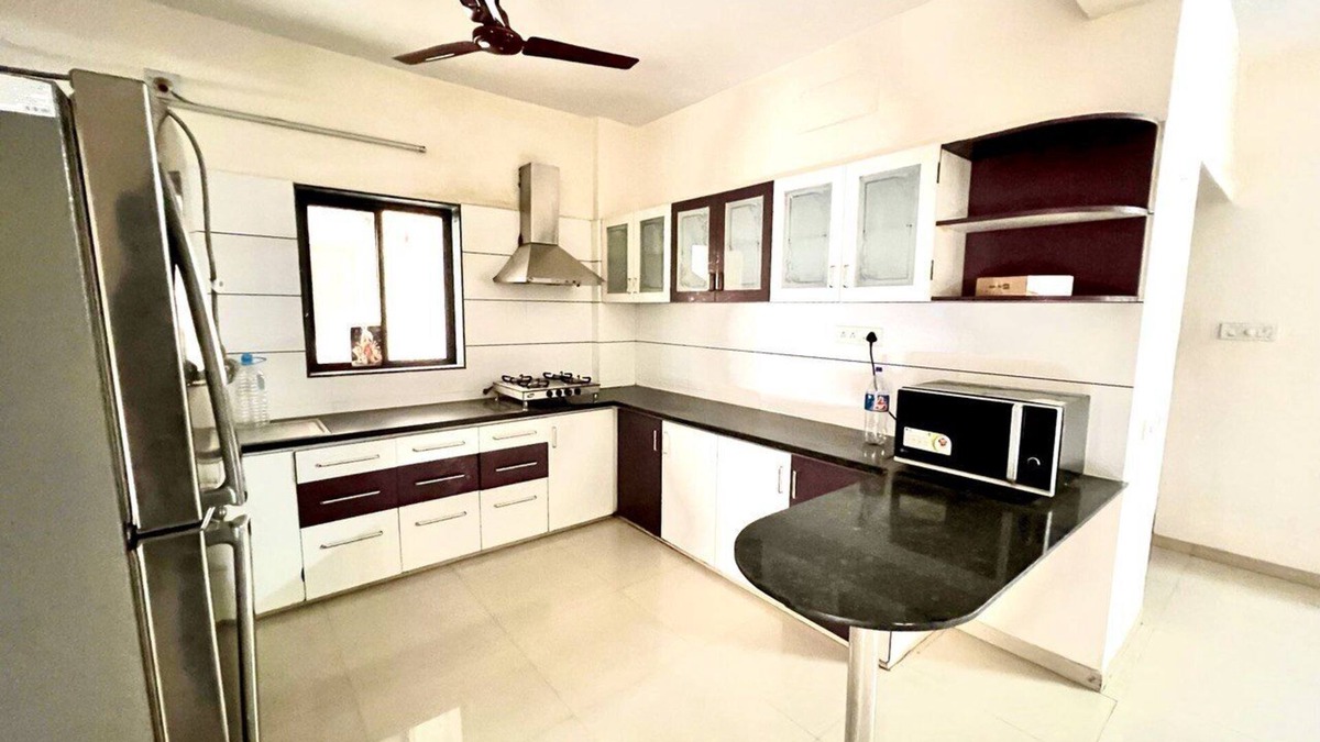 Vadodara Apartment | Elevate Your Stay: Luxurious 8th Floor Penthouse