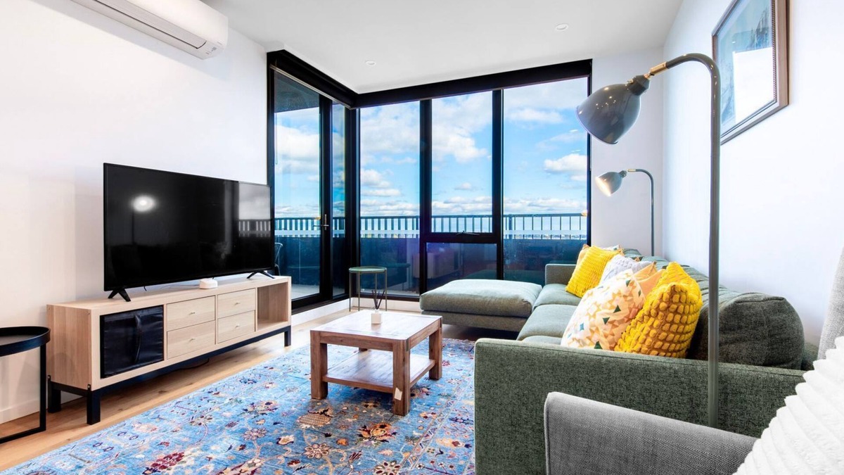 Heidelberg Heights Apartment | Elevated Escape - 2BR w Gym & Rooftop Spa