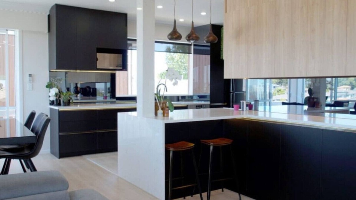 Massey House | Elevated Western Views