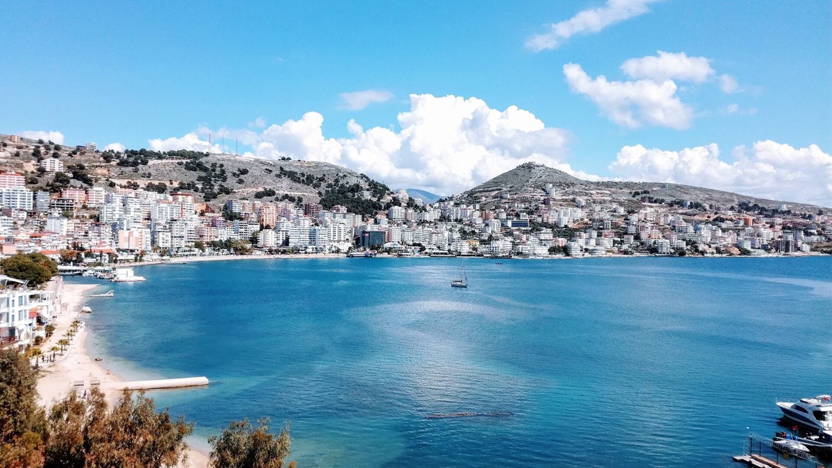 Sarande Apartment | Eli's beachfront apartment